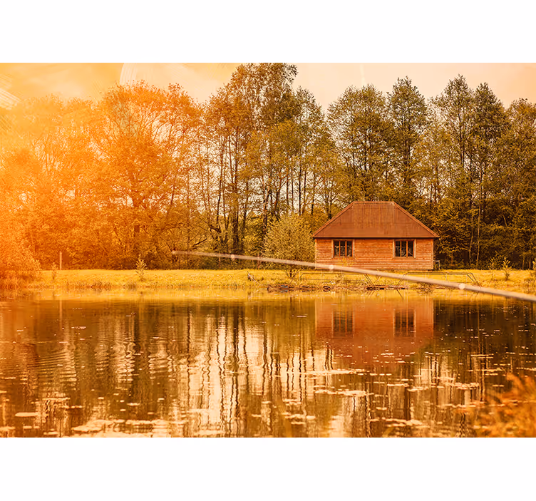 Tenda a rullo soggiorno case marroni al lago con monti - TenStickers