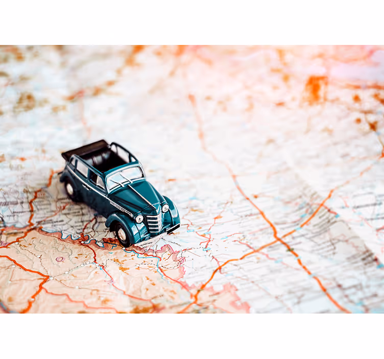 Tenda a rullo mappamondo auto d'epoca sulla mappa - TenStickers