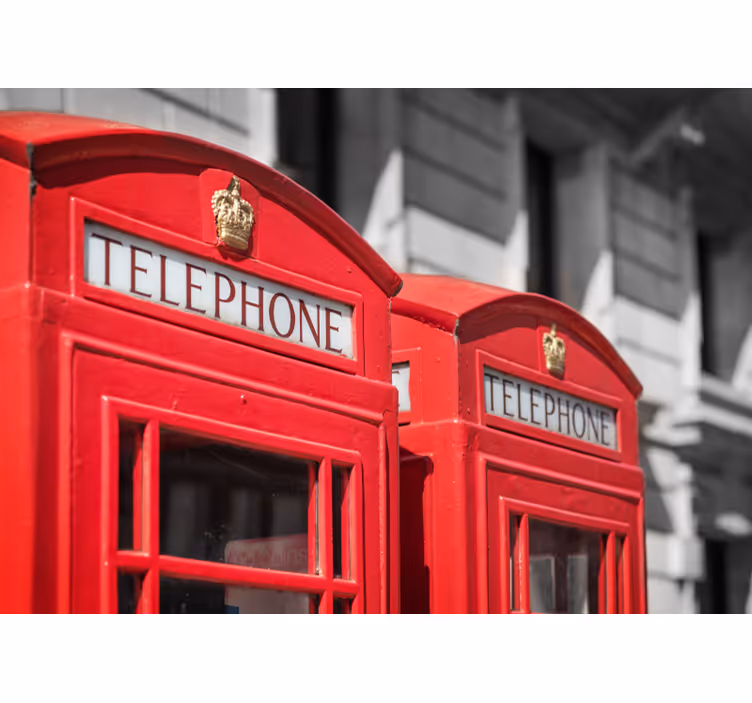 Fotomurale Londra iconiche cabine telefoniche rosse - TenStickers