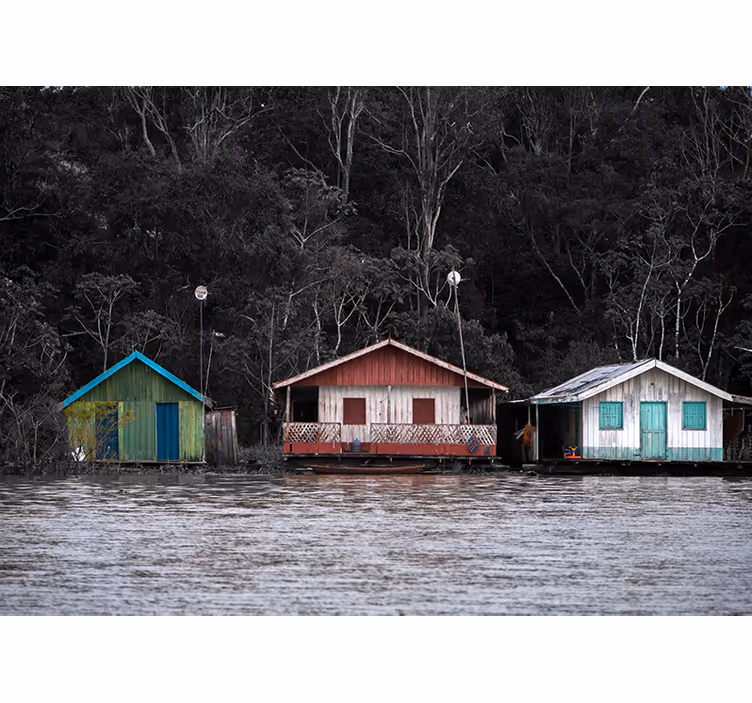 Fotomurale paesaggi case colorate sul fiume - TenStickers