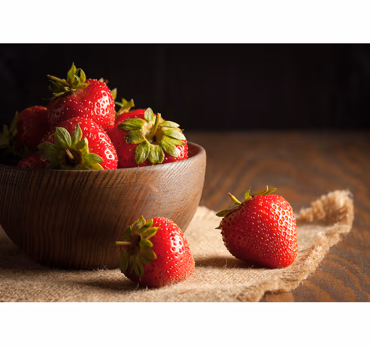 Fotomurale fiori ciotola di fragole fresche - TenStickers