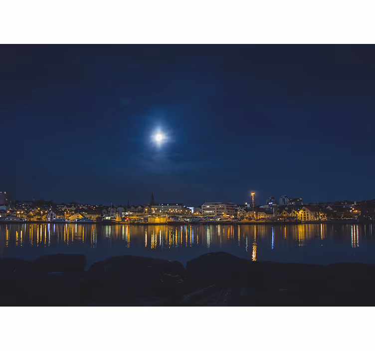 Fotomurale città riflessi urbani illuminati dalla luna - TenStickers