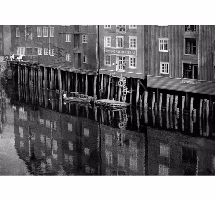 Fotomurale città riflesso sul lungomare storico - TenStickers