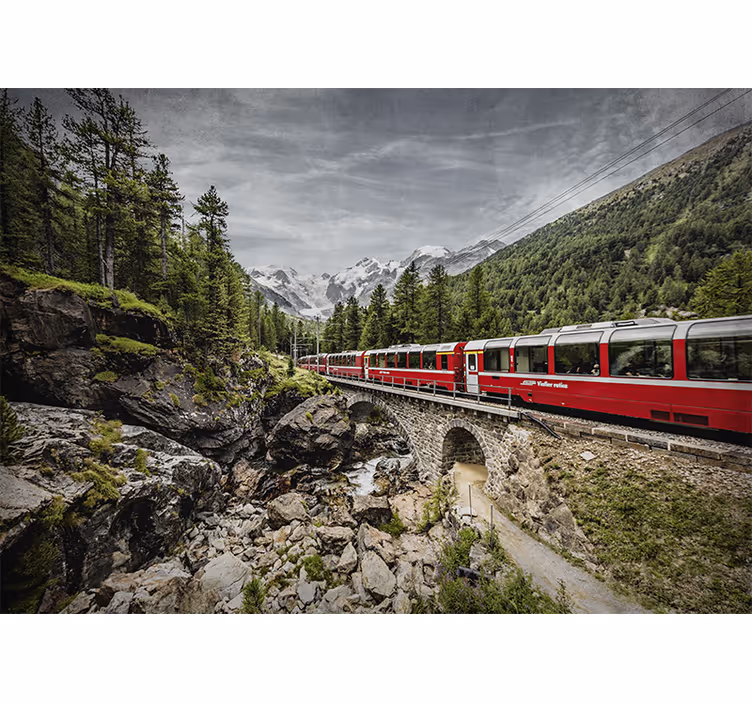 Fotomurale città viaggio in treno tra le montagne - TenStickers
