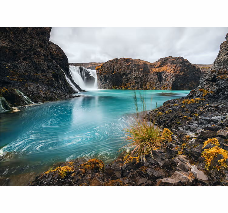 Fotomurale montagna oasi di cascata serena - TenStickers