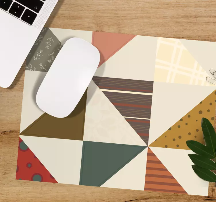 Tappetino mouse con motivi e texture triangoli colorati - TenStickers