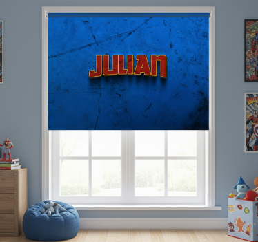 Tenda a rullo blu parete supereroi con nome - TenStickers