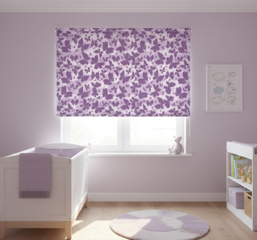 Tenda a rullo cameretta motivo farfalle viola cielo nuvoloso - TenStickers