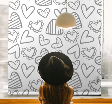 Tenda a rullo romantica modello di schizzi di cuore - TenStickers
