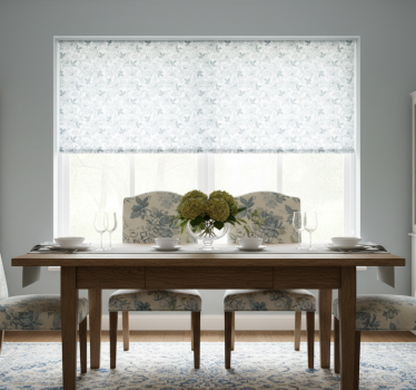 Tenda a rullo sala da pranzo floreale blu e bianco - TenStickers