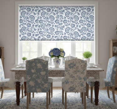 Tenda a rullo sala da pranzo motivo fiori blu grandmillenial - TenStickers