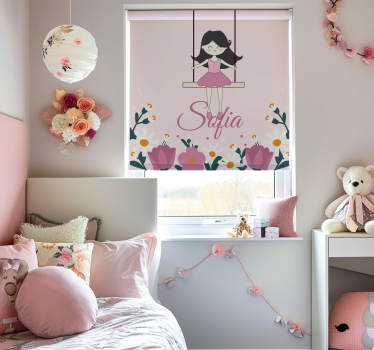 Tende a rullo personalizzabili ragazza su un'altalena - TenStickers