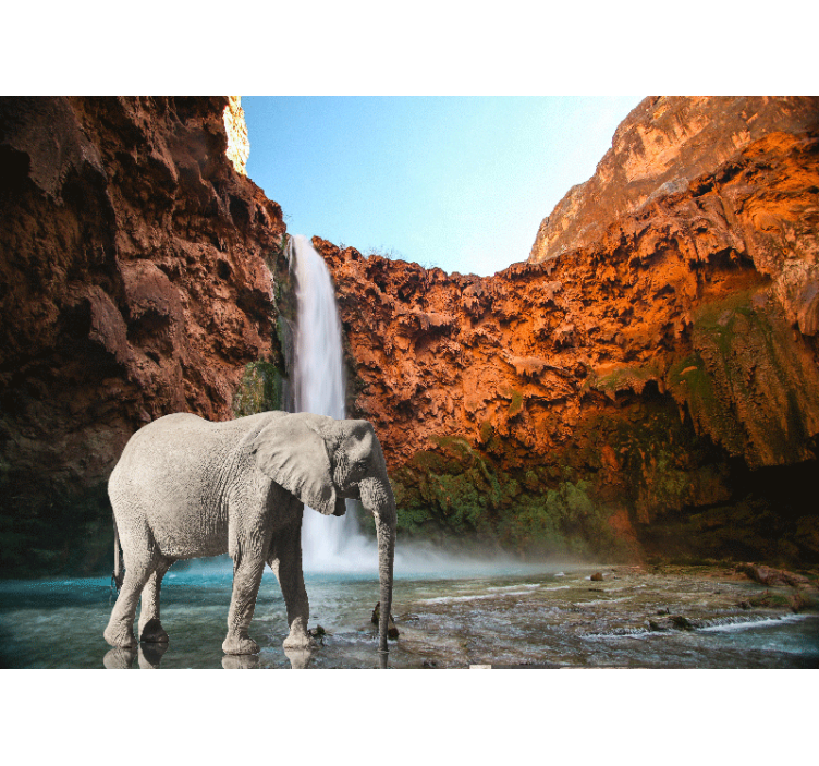 Fotomurale animali elefante maestoso alla cascata - TenStickers