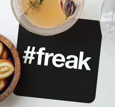 Sottobicchieri nerd sfondo nero con hashtag - TenStickers
