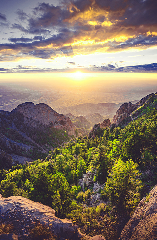 Poster da soggiorno alba sulla montagna - TenStickers