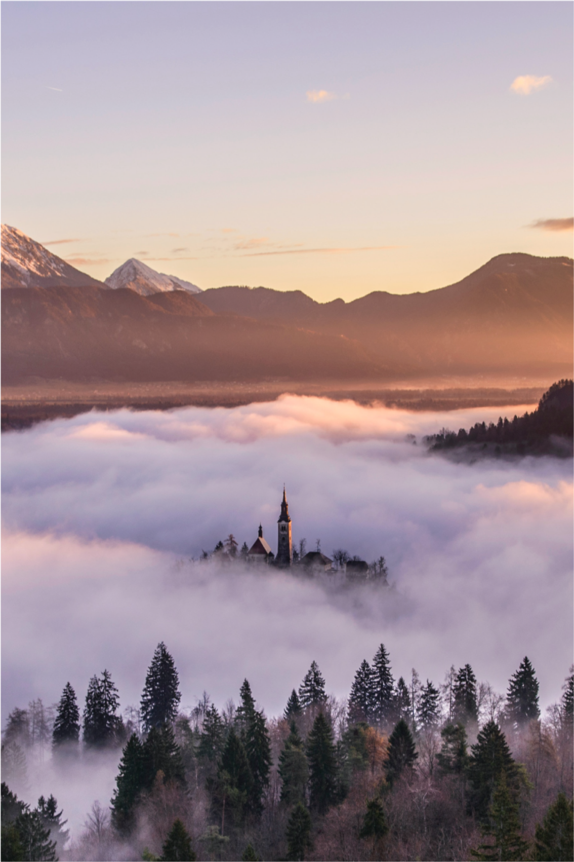 Poster di paesaggi castello incantevole in montagna - TenStickers