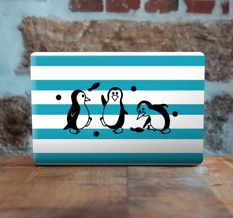 Adesivo per laptop design giocoso del pinguino - TenStickers