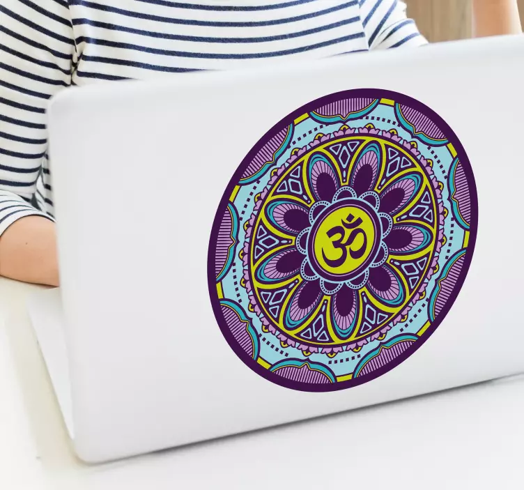 Adesivo per laptop intricato disegno mandala - TenStickers