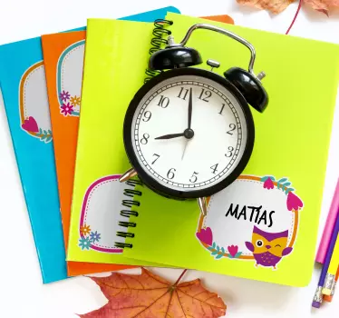 Adesivo murale bambino etichette quaderno con gufo - TenStickers