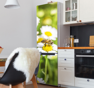 Adesivo per frigo scena di impollinazione delle api - TenStickers