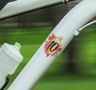 Adesivo per bici disegno di numeri floreali - TenStickers