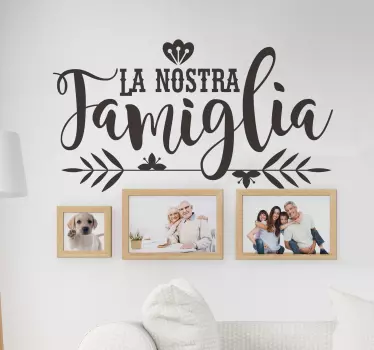 Scritta adesiva per la casa "la nostra famiglia" - TenStickers