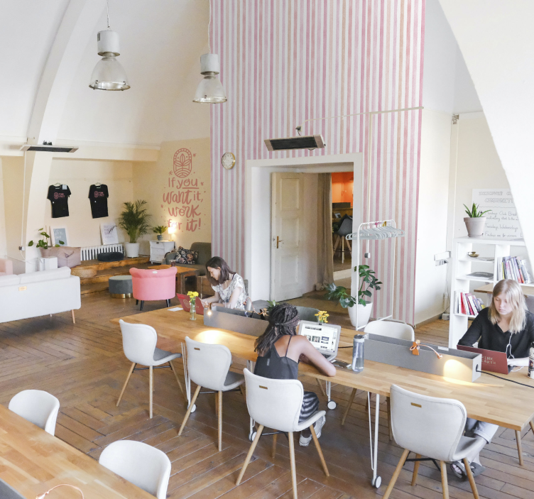 Carta da parati a righe verticali modello elegante rosa - TenStickers